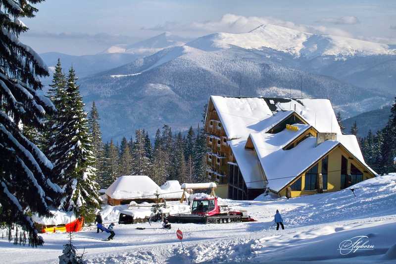 Гостиница горы пейзаж Карпаты лыжи сноуборд горнолыжный