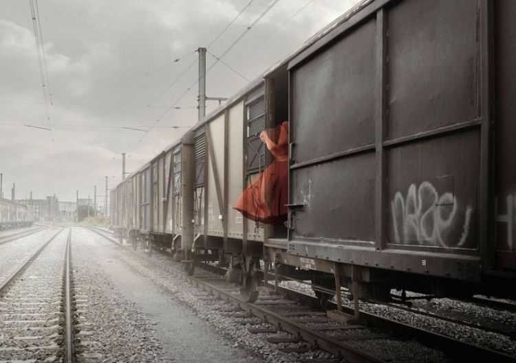Человеческая жизнь фотошоп  поезд