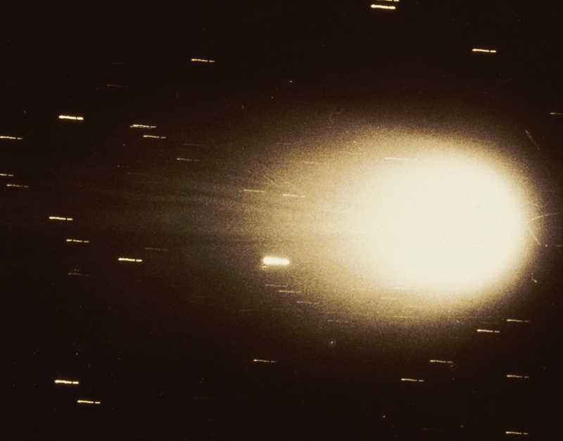Летящий метеорит звезды  космос  метеорит