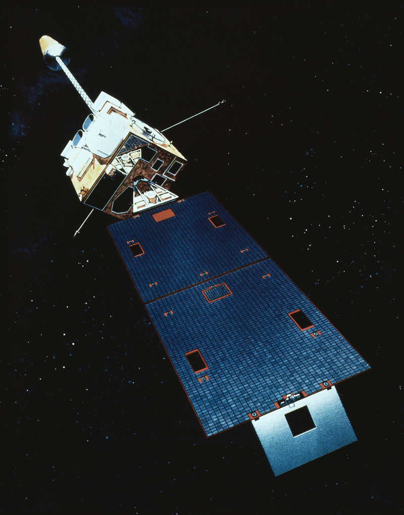 Орбитальная станция над землей космос  орбитальная станция