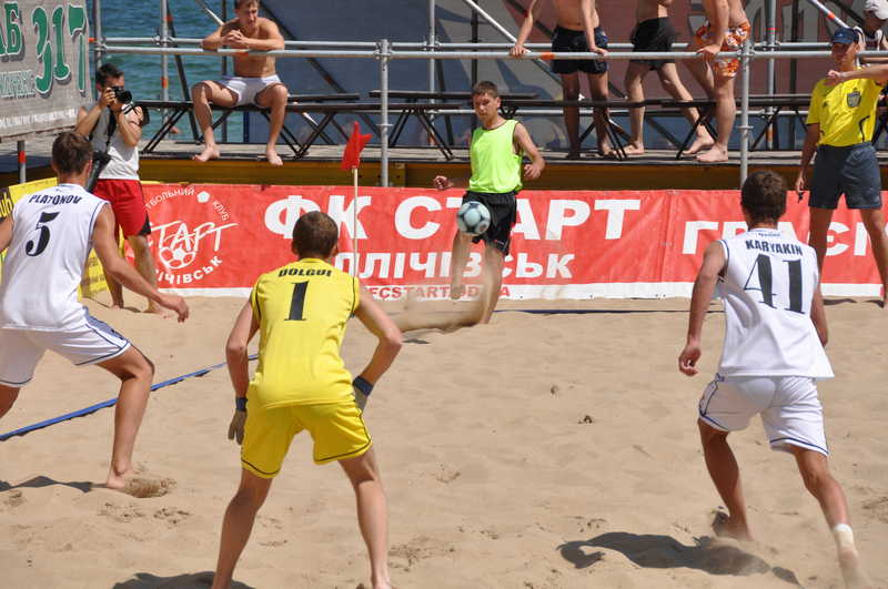 Напряжённый момент футбол  арена  Ильичевск  пляж