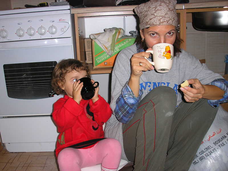 Перекус ребенок  чаепитие с мамой