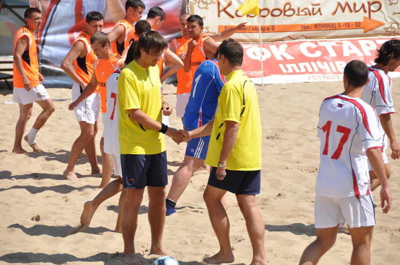 Сергей Гуляев перед матчем футбол  арена  Ильичевск  пляж